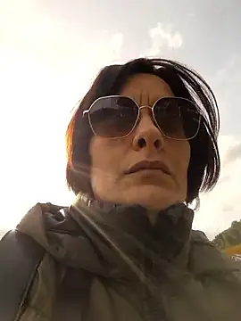 Piediniecollant online show from March 14, 1:06 pm