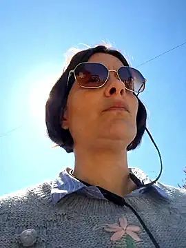 Piediniecollant online show from April 9, 10:21 am