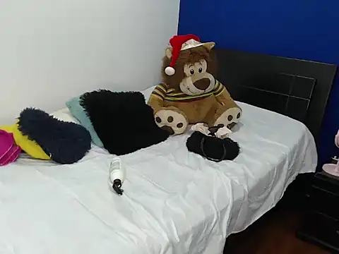 EmmilyConnor online show from December 17, 2:44 pm