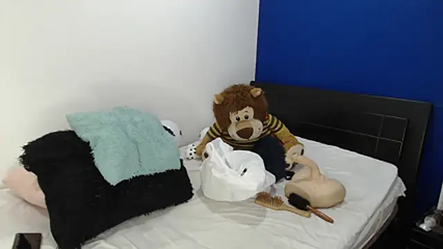 Snapshot of EmmilyConnor chatting on July 7, 2:09 pm EmmilyConnor online show from July 7, 2:09 pm