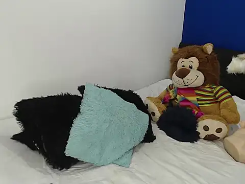 EmmilyConnor online show from March 4, 1:30 pm