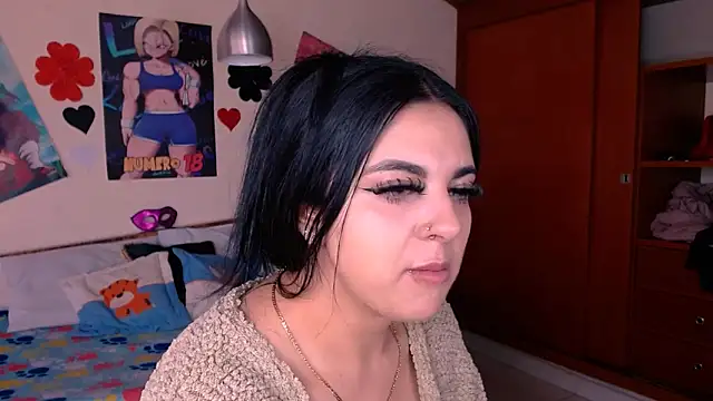 Snapshot of EmmilyConnor chatting on November 8, 1:47 pm EmmilyConnor online show from November 8, 1:47 pm