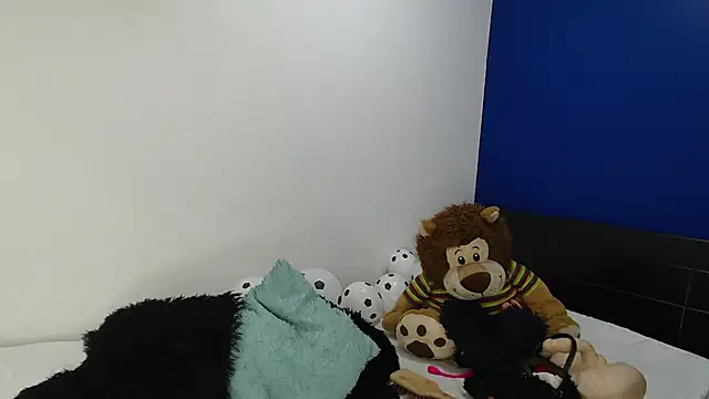 Snapshot of EmmilyConnor chatting on July 4, 2:32 pm EmmilyConnor online show from July 4, 2:32 pm