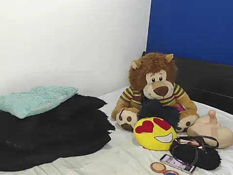 EmmilyConnor online show from April 9, 1:17 pm