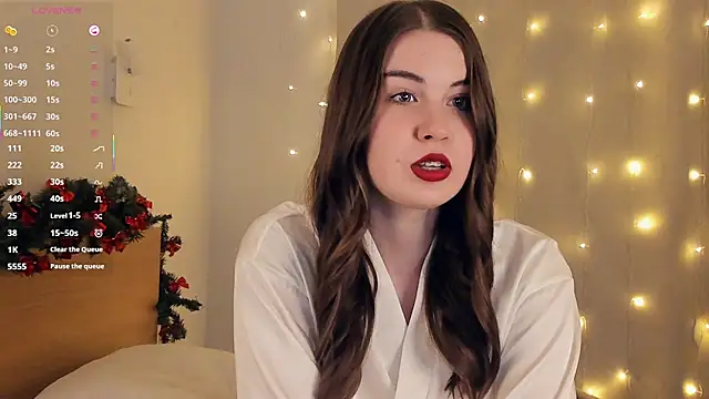 LoreeScialdone online show from December 18, 10:02 pm