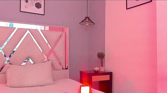 Snapshot of mia_jagger chatting on June 25, 5:12 am mia jagger online show from June 25, 5:12 am