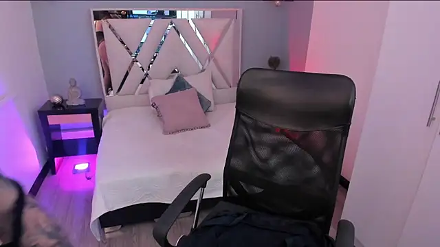 Snapshot of mia_jagger chatting on June 20, 3:33 am mia jagger online show from June 20, 3:33 am