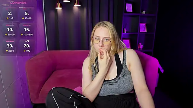 Snapshot of Liana_Ln chatting on December 13, 8:04 pm Liana Ln online show from December 13, 8:04 pm