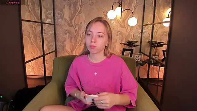 Snapshot of Nora_Miller chatting on November 7, 5:23 am Nora Miller online show from November 7, 5:23 am