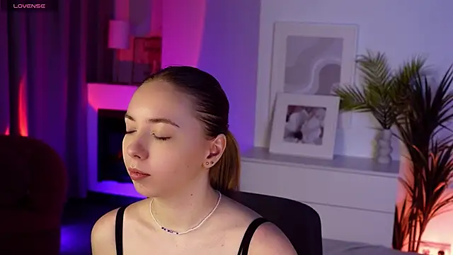 Snapshot of Nora_Miller chatting on November 22, 6:34 am Nora Miller online show from November 22, 6:34 am