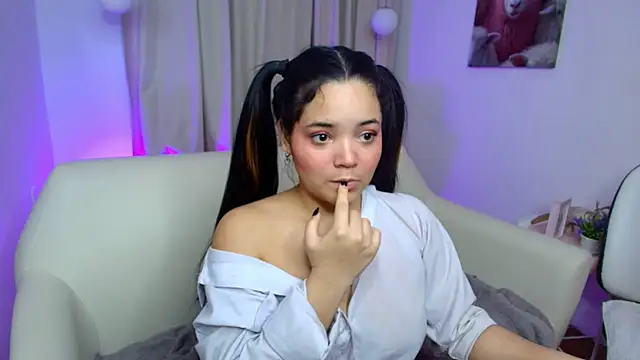 Snapshot of elli_snow1 chatting on November 11, 3:01 am elli snow1 online show from November 11, 3:01 am