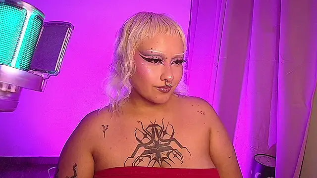 pinkbaddie777 online show from February 18, 4:10 am