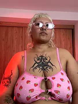 pinkbaddie777 online show from November 7, 2:38 am