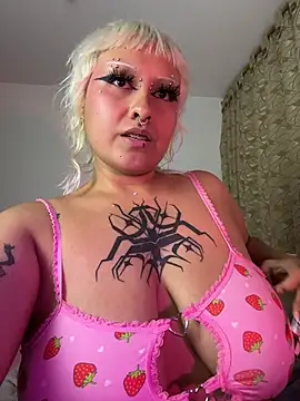 pinkbaddie777 online show from November 12, 2:37 am