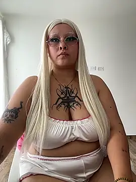 Snapshot of pinkbaddie777 chatting on June 15, 4:28 pm pinkbaddie777 online show from June 15, 4:28 pm