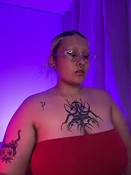 pinkbaddie777 online show from February 3, 2:32 am