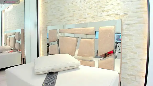 Snapshot of sheinny_brown chatting on November 26, 7:03 pm sheinny brown online show from November 26, 7:03 pm