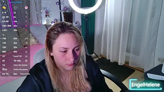 Snapshot of EngelHelene chatting on December 2, 8:32 pm EngelHelene online show from December 2, 8:32 pm