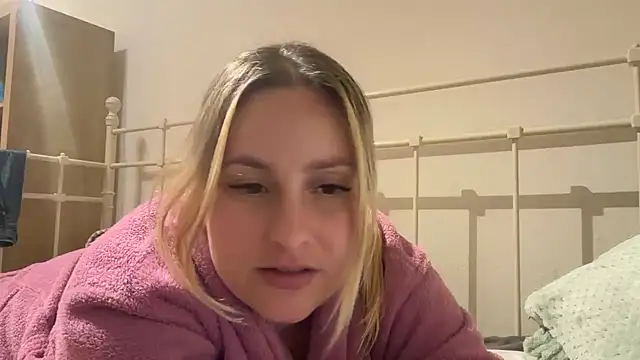 Snapshot of EngelHelene chatting on June 3, 7:07 pm EngelHelene online show from June 3, 7:07 pm