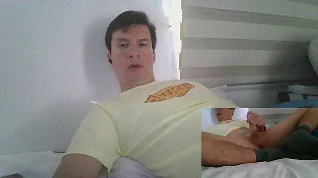 Snapshot of carliesexyman chatting on October 27, 5:58 pm carliesexyman online show from October 27, 5:58 pm