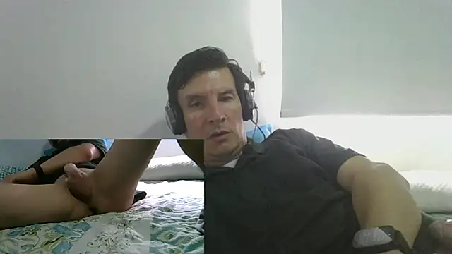 carliesexyman online show from November 30, 8:31 pm