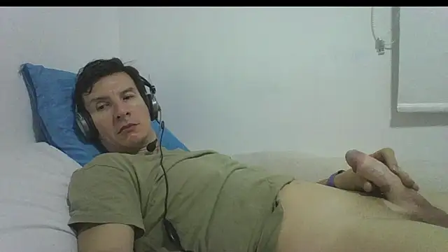 carliesexyman online show from November 17, 6:28 am