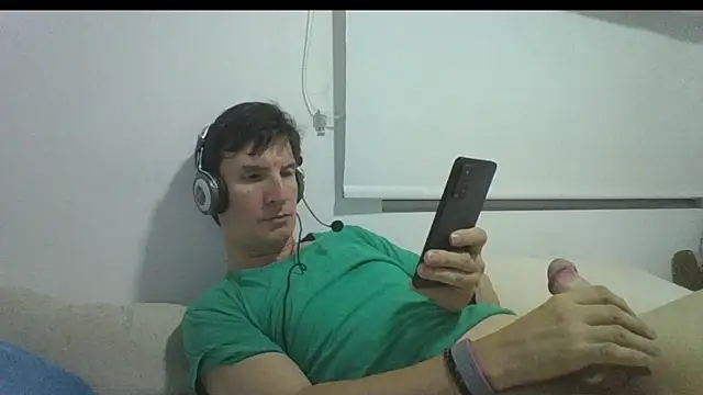 carliesexyman online show from November 16, 1:54 am