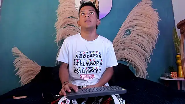 wild best online show from December 4, 7:46 pm