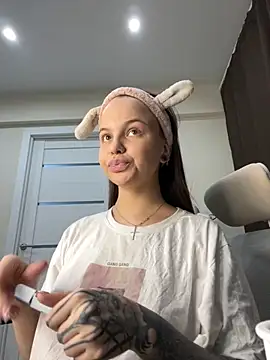 Snapshot of KissMeSashaPlz chatting on October 31, 1:13 am KissMeSashaPlz online show from October 31, 1:13 am