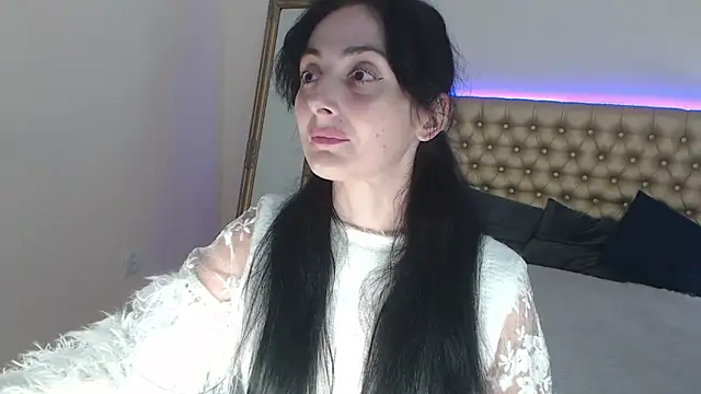 Snapshot of HayleyMills chatting on October 28, 11:20 am HayleyMills online show from October 28, 11:20 am