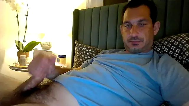 Snapshot of ckraiders84 chatting on May 15, 4:43 am ckraiders84 online show from May 15, 4:43 am