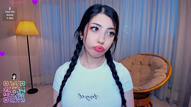 Snapshot of TonjaNeace chatting on December 3, 4:35 am TonjaNeace online show from December 3, 4:35 am