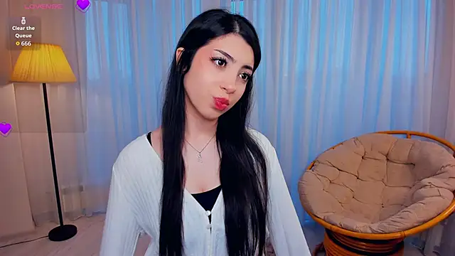 Snapshot of TonjaNeace chatting on December 5, 5:06 am TonjaNeace online show from December 5, 5:06 am