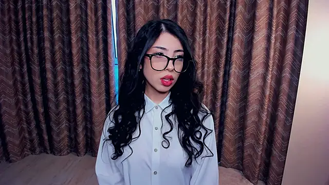 Snapshot of TonjaNeace chatting on November 10, 5:01 am TonjaNeace online show from November 10, 5:01 am