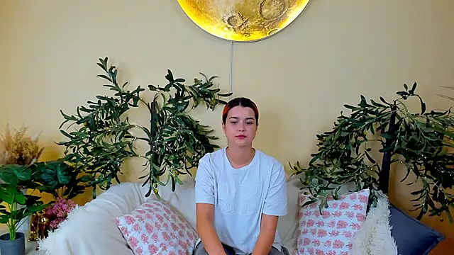 Snapshot of SharieTenuta chatting on October 29, 10:03 am SharieTenuta online show from October 29, 10:03 am