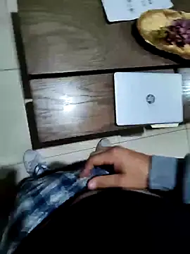 miss and mister online show from December 5, 9:19 am