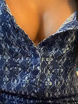 Snapshot of SexyBombs-01 chatting on October 28, 7:24 pm SexyBombs-01 online show from October 28, 7:24 pm