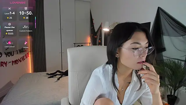 Snapshot of AsianAlis chatting on November 7, 7:24 am AsianAlis online show from November 7, 7:24 am