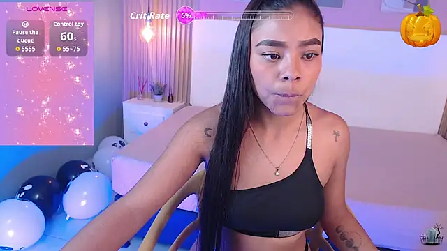 Snapshot of SoffiaDams2 chatting on November 7, 11:59 am SoffiaDams2 online show from November 7, 11:59 am