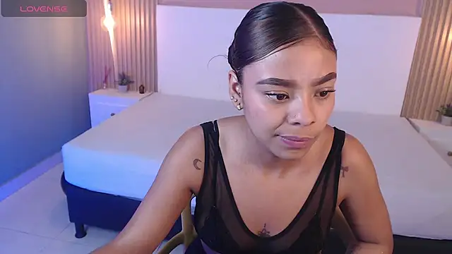 Snapshot of SoffiaDams2 chatting on November 23, 11:53 am SoffiaDams2 online show from November 23, 11:53 am