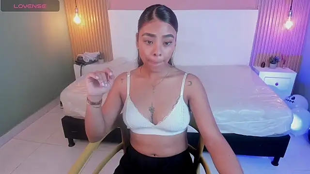 Snapshot of SoffiaDams2 chatting on November 2, 11:59 am SoffiaDams2 online show from November 2, 11:59 am