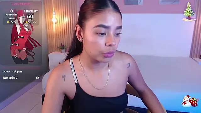 Snapshot of SoffiaDams2 chatting on November 18, 11:57 am SoffiaDams2 online show from November 18, 11:57 am