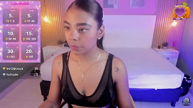 Snapshot of SoffiaDams2 chatting on November 3, 11:47 am SoffiaDams2 online show from November 3, 11:47 am