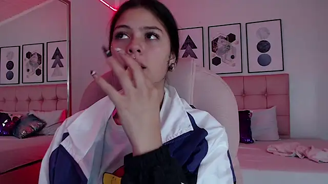 Snapshot of KikiVelvet chatting on January 15, 10:02 pm KikiVelvet online show from January 15, 10:02 pm