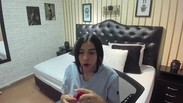 Snapshot of shirley_sweet_ chatting on November 4, 8:45 pm shirley sweet online show from November 4, 8:45 pm