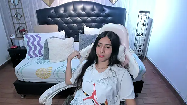 Snapshot of shirley_sweet_ chatting on November 8, 9:18 pm shirley sweet online show from November 8, 9:18 pm