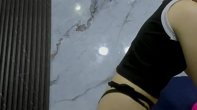 Snapshot of HannMachinne chatting on December 15, 8:36 pm HannMachinne online show from December 15, 8:36 pm