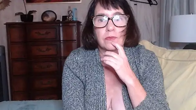 BigbustedBrenda online show from November 21, 7:02 pm