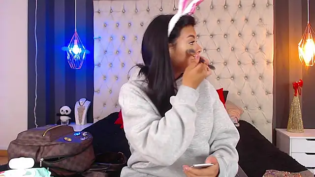 Snapshot of Camile_Petite chatting on October 28, 7:35 pm Camile Petite online show from October 28, 7:35 pm