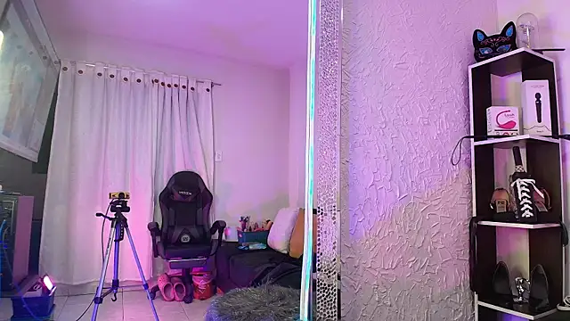 Snapshot of Natasha_Amber chatting on November 13, 12:53 pm Natasha Amber online show from November 13, 12:53 pm